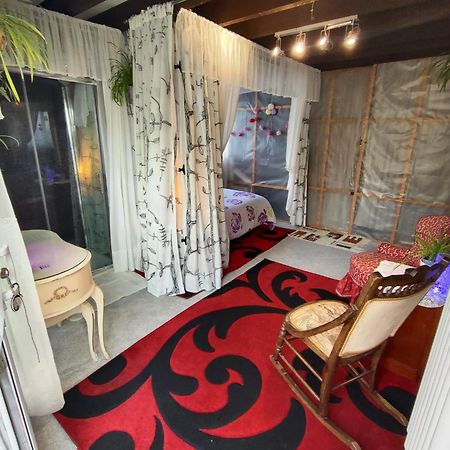 Jacaranda Bed & Breakfast Ийст Гринстед Екстериор снимка