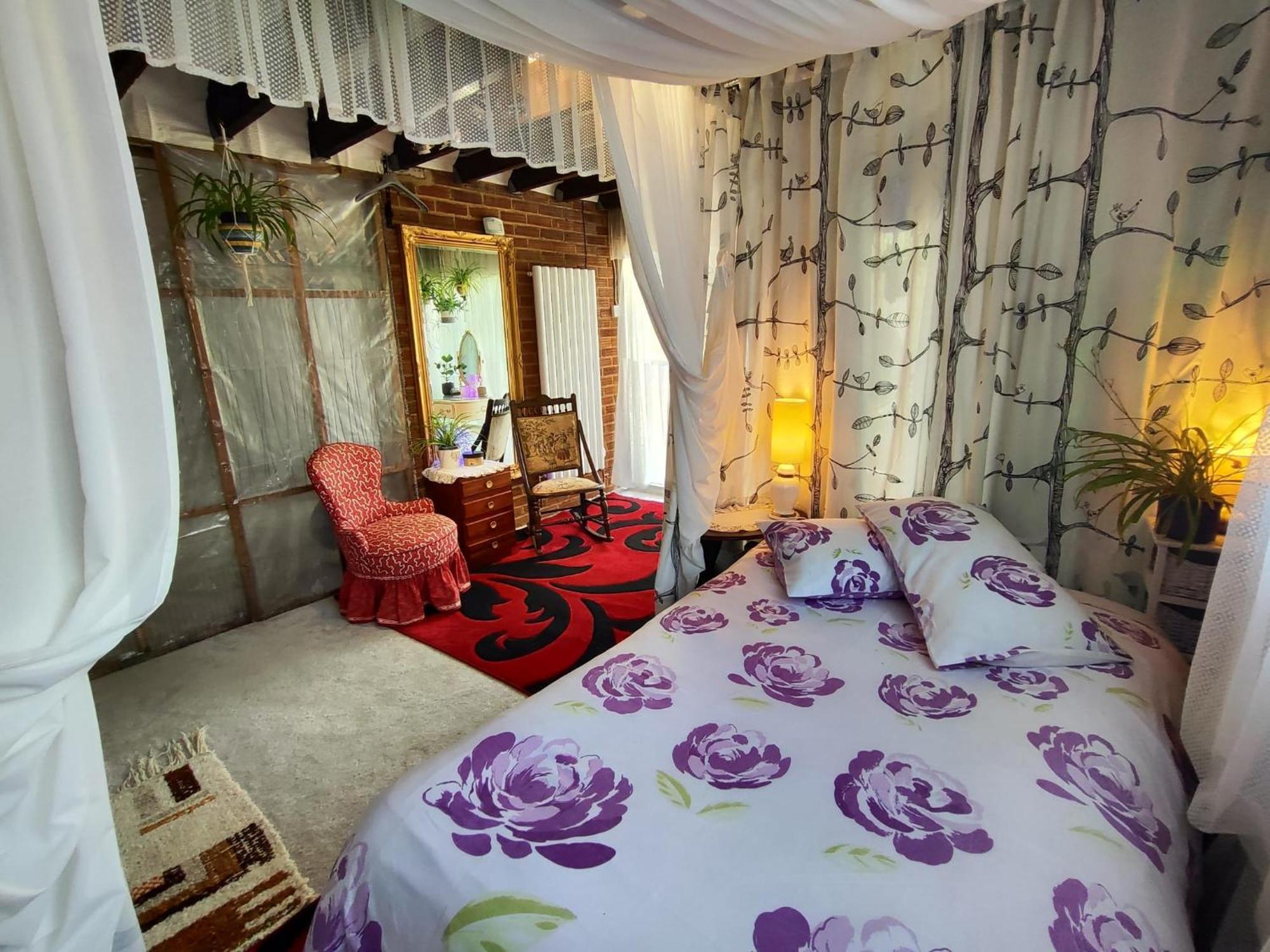 Jacaranda Bed & Breakfast Ийст Гринстед Екстериор снимка