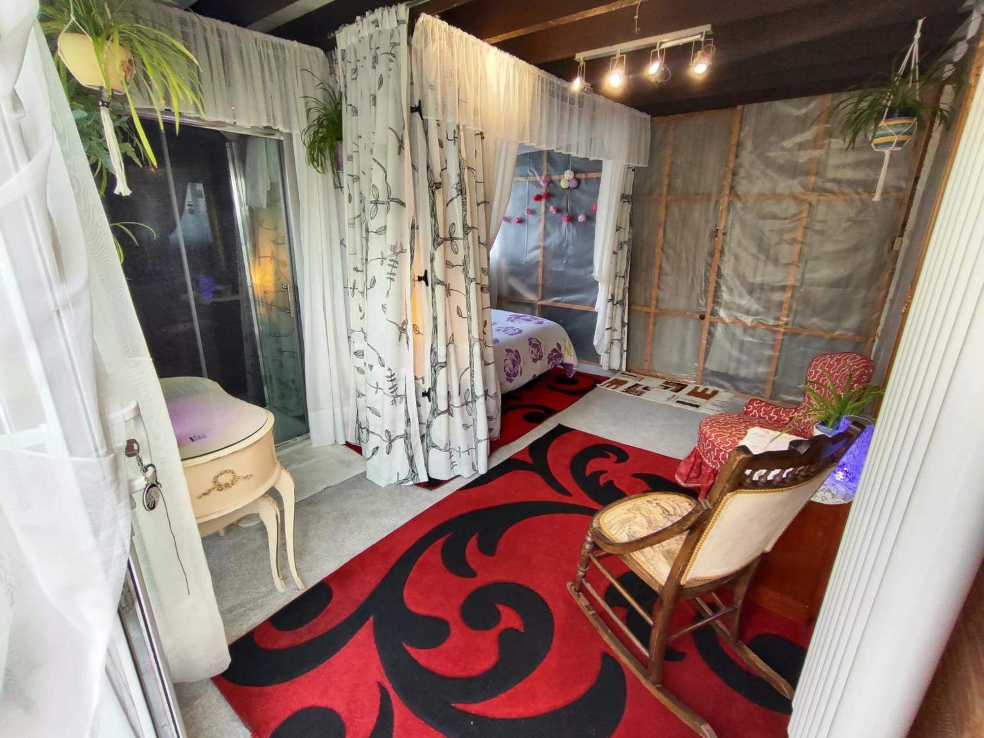 Jacaranda Bed & Breakfast Ийст Гринстед Екстериор снимка