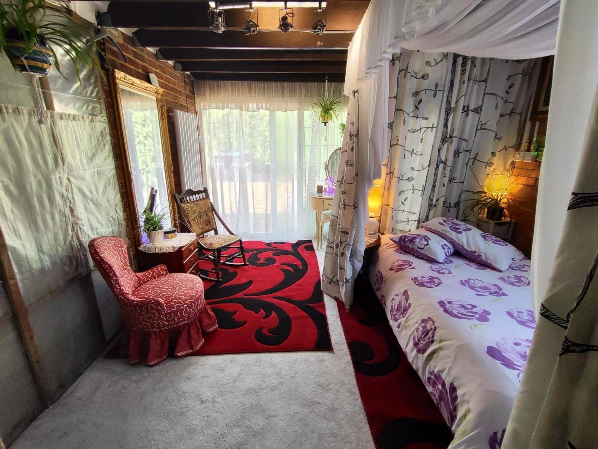 Jacaranda Bed & Breakfast Ийст Гринстед Екстериор снимка