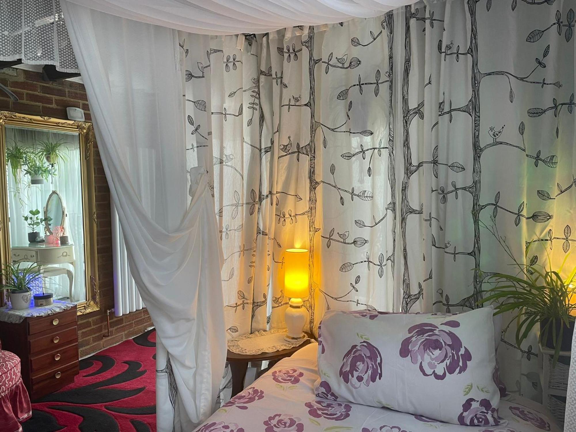 Jacaranda Bed & Breakfast Ийст Гринстед Екстериор снимка